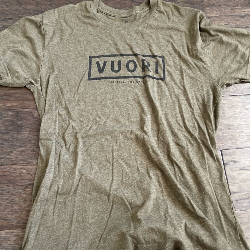 Vuori Tshirt Medium
